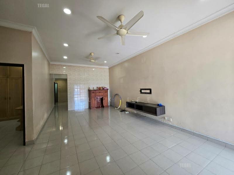 Rumah Berkembar untuk Dijual di Klang (Selangor) - Alex Lee - Living Room - PropertyGuru.com.my