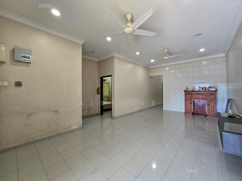 Rumah Berkembar untuk Dijual di Klang (Selangor) - Alex Lee - Living Room - PropertyGuru.com.my