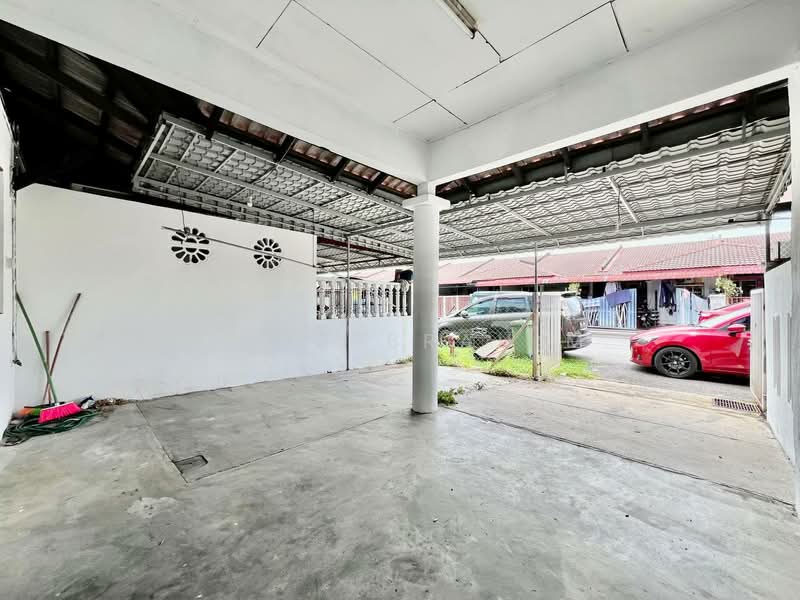 Rumah Teres 1 Tingkat untuk Dijual di Bandar Tasik Kesuma (Beranang) - Azli Ibrahim - Exterior - PropertyGuru.com.my