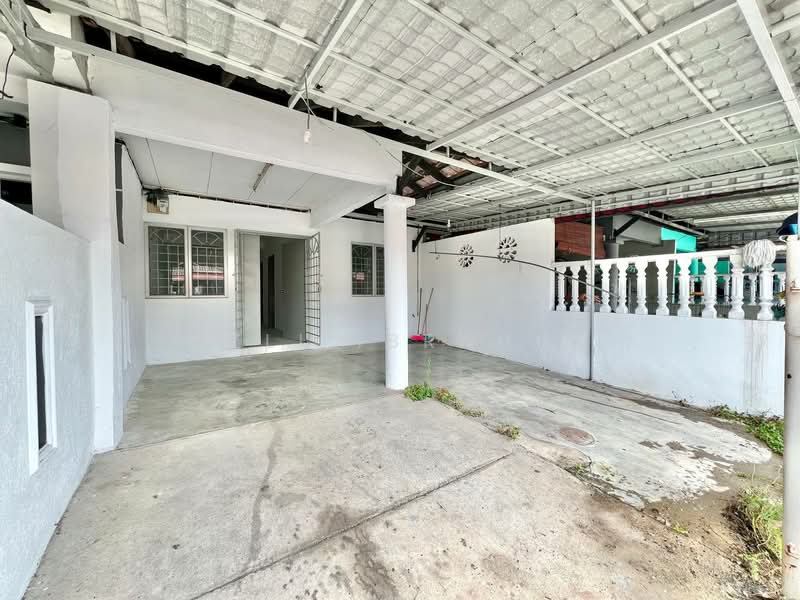 Rumah Teres 1 Tingkat untuk Dijual di Bandar Tasik Kesuma (Beranang) - Azli Ibrahim - Exterior - PropertyGuru.com.my