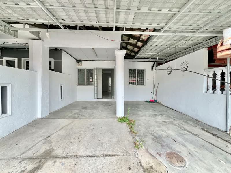 Rumah Teres 1 Tingkat untuk Dijual di Bandar Tasik Kesuma (Beranang) - Azli Ibrahim - Exterior - PropertyGuru.com.my
