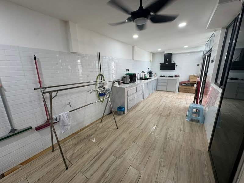 Semi-Detached House for Sale in Taman Anggun 3 (Rawang) - Levin Khoo - Kitchen - PropertyGuru.com.my