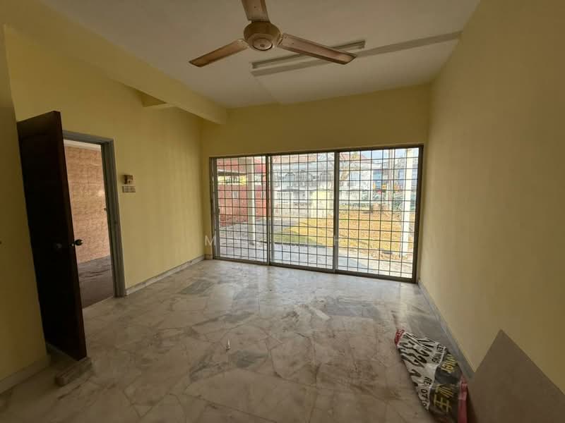 2-storey Terraced House for Sale in Bandar Baru Selayang (Selayang) - MY Loh - Living Room - PropertyGuru.com.my
