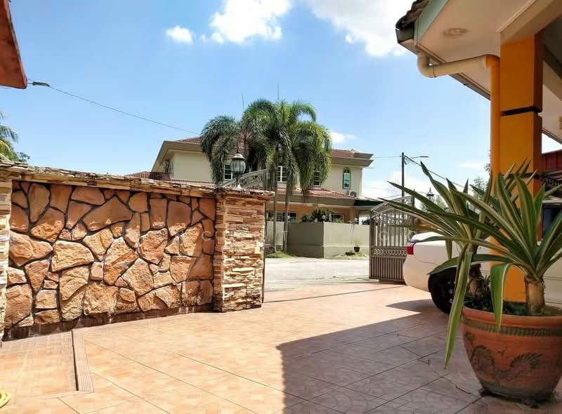 Semi-Detached House for Sale in Taman Rasi Jaya (Menglembu) - Vincent Thoo - PropertyGuru.com.my