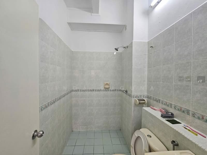 Rumah Teres 2 Tingkat untuk Dijual di Putra Heights (Subang Jaya) - Linda Suguna - Bathroom - PropertyGuru.com.my