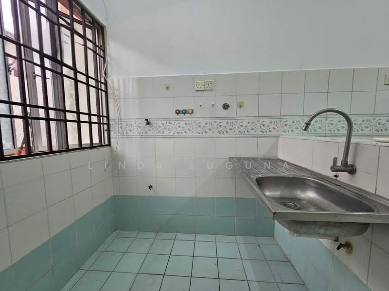 Rumah Teres 2 Tingkat untuk Dijual di Putra Heights (Subang Jaya) - Linda Suguna - Kitchen - PropertyGuru.com.my