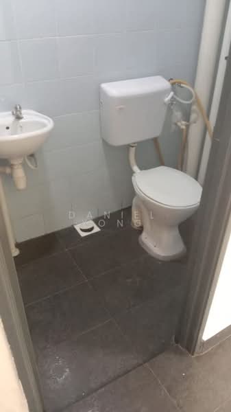 Pangsapuri untuk Dijual di Rimau Perdana - Daniel Yong - Bathroom - PropertyGuru.com.my