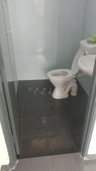 Pangsapuri untuk Dijual di Rimau Perdana - Daniel Yong - Bathroom - PropertyGuru.com.my