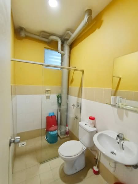 Pangsapuri untuk Dijual di Kipark Apartment - Daniel Ling - Bathroom - PropertyGuru.com.my