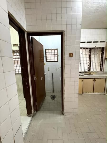 2-storey Terraced House for Sale in Taman Johor Jaya (Johor Bahru) - Iden Tan - Bathroom - PropertyGuru.com.my