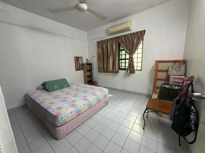Rumah Flat untuk Dijual di Rumah Pangsa Permas Jaya - Shereen Wong - Bedroom - PropertyGuru.com.my
