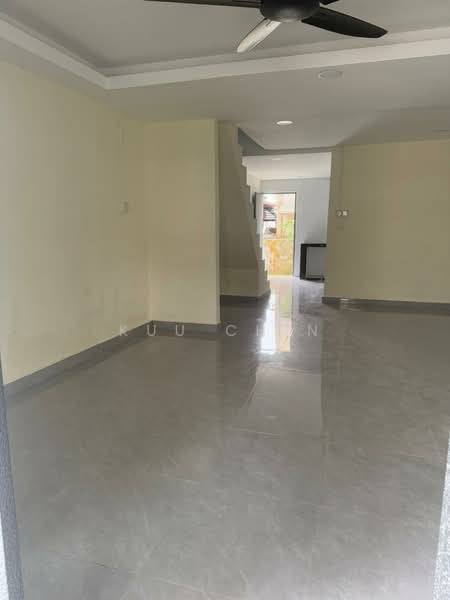 Rumah Teres 2 Tingkat untuk Dijual di Taman Nora (Ulu Tiram) - Kuu Chin - Living Room - PropertyGuru.com.my