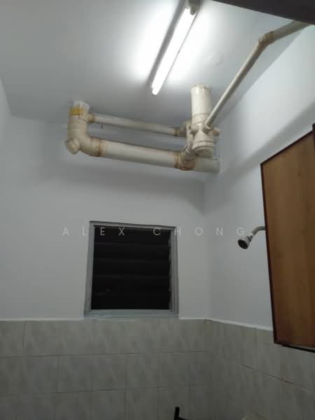 Kondominium untuk Disewa di Bayu Tasik 1 - Alex Chong - Bathroom - PropertyGuru.com.my