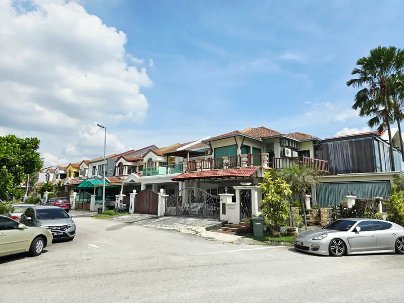 2-storey Terraced House for Sale in Bandar Puteri Puchong (Puchong) - SUNNY YONG - Exterior - PropertyGuru.com.my