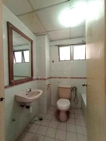 Kondominium untuk Dijual di Pantai Panorama Condominiums - REX LIM - Bathroom - PropertyGuru.com.my