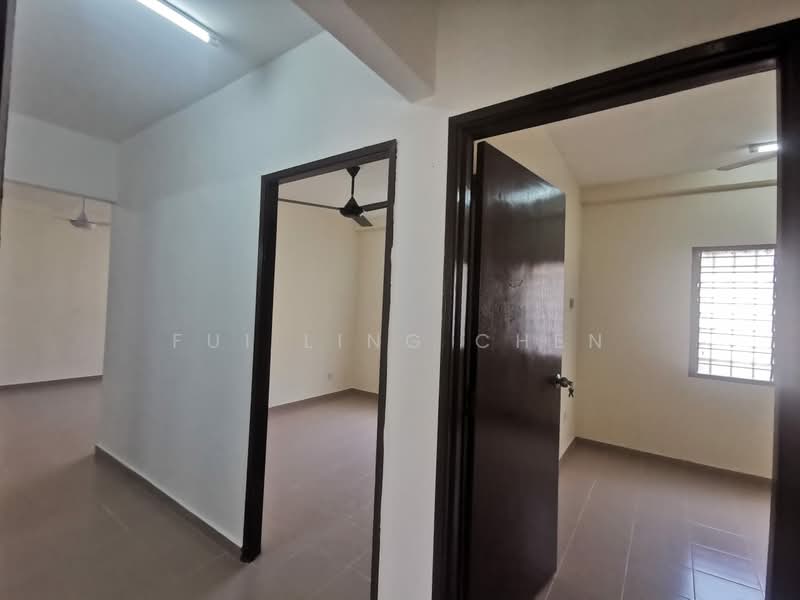 Pangsapuri untuk Dijual di Putra Permai Block B - Fui Ling Chen - Interior - PropertyGuru.com.my