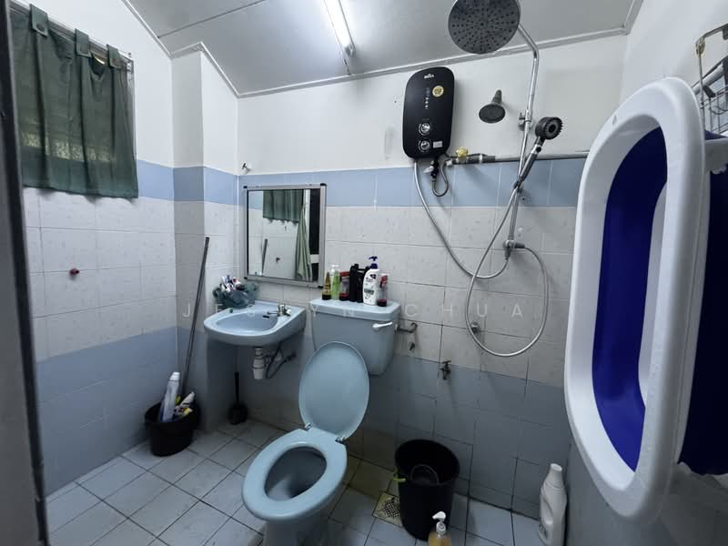 Rumah Teres untuk Dijual di Usj 12 (Subang Jaya) - Jeslyn Chua - Bathroom - PropertyGuru.com.my