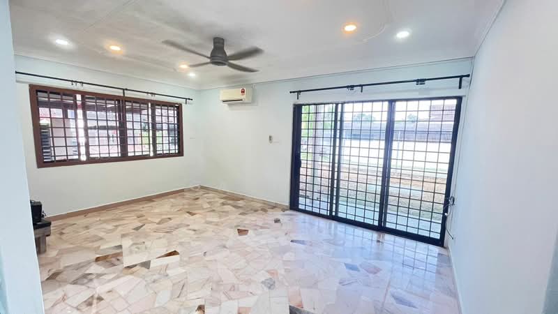 Rumah Teres 2 Tingkat untuk Disewa di Johor Bahru (Johor) - Gary Tu - Living Room - PropertyGuru.com.my