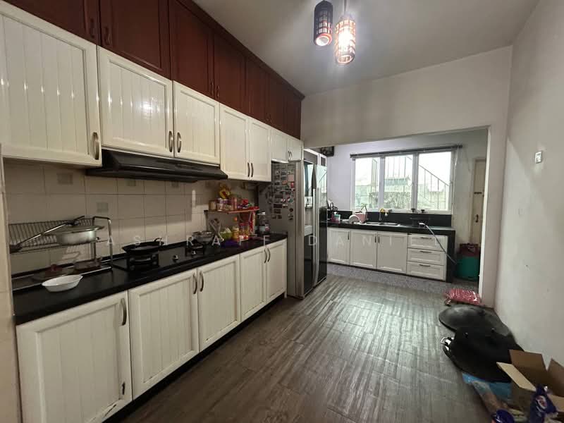Rumah Teres untuk Dijual di Taman Bukit Subang (Shah Alam) - Ashraff Daniel - Kitchen - PropertyGuru.com.my