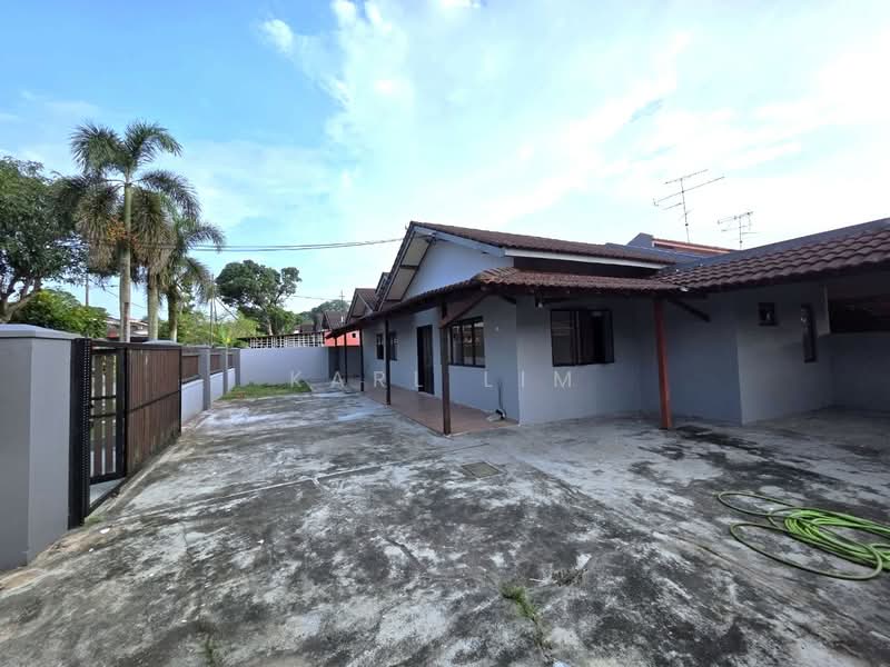 Rumah Teres 1 Tingkat untuk Dijual di Taman Sri Tebrau (Johor Bahru) - Karl Lim - Exterior - PropertyGuru.com.my