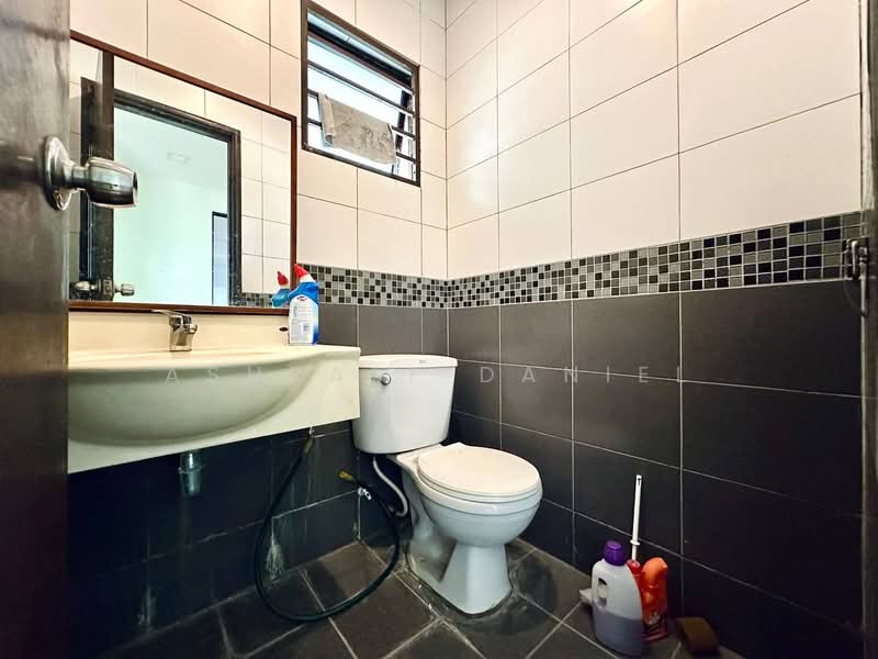 Semi-Detached House for Sale in Sungai Long (Bandar Sungai Long) - Ashraff Daniel - Bathroom - PropertyGuru.com.my