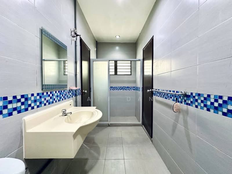 Semi-Detached House for Sale in Sungai Long (Bandar Sungai Long) - Ashraff Daniel - Bathroom - PropertyGuru.com.my