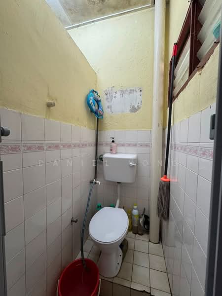 Rumah Teres 2 Tingkat untuk Dijual di Bandar Seri Alam (Masai) - Daniel Yong - Bathroom - PropertyGuru.com.my