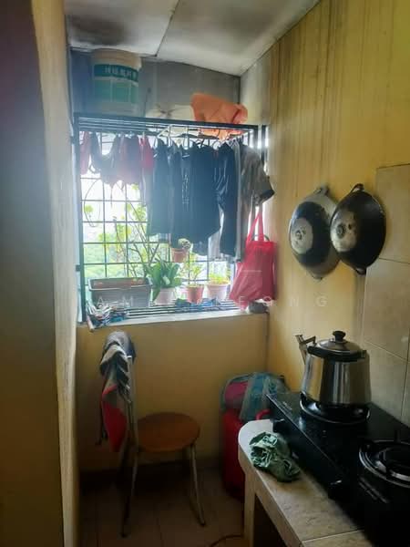 Pangsapuri untuk Dijual di Taman Petaling Utama Flat - Jamie Leong - Balcony - PropertyGuru.com.my
