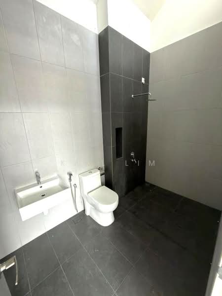 Rumah Teres 2-Tingkat untuk Dijual di Setia Eco Cascadia (Tebrau) - Karl Lim - Bathroom - PropertyGuru.com.my