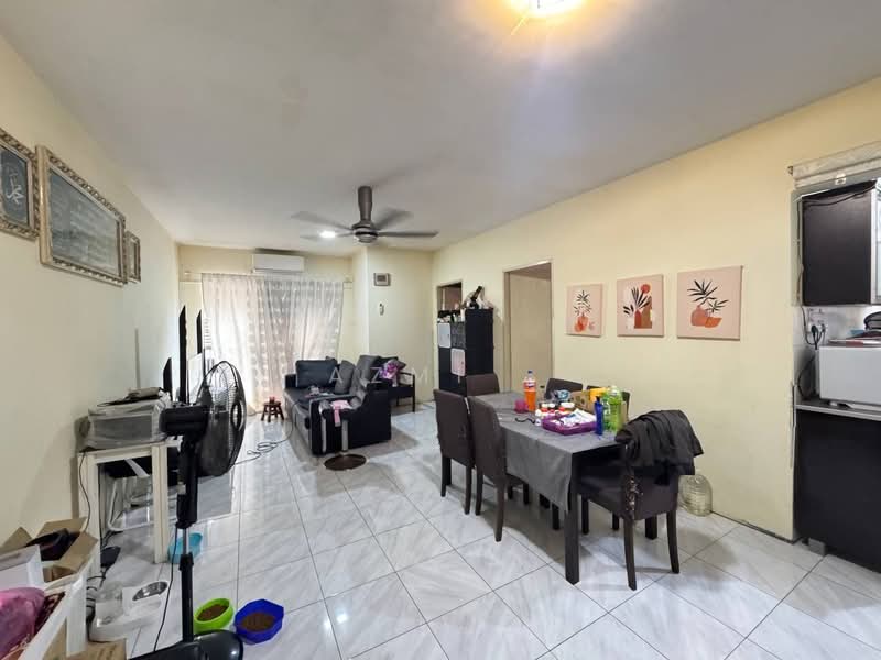Apartment for Sale at Lakeview Apartments - Azmi . - Living Room - PropertyGuru.com.my