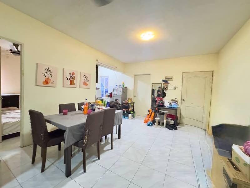 Apartment for Sale at Lakeview Apartments - Azmi . - Living Room - PropertyGuru.com.my
