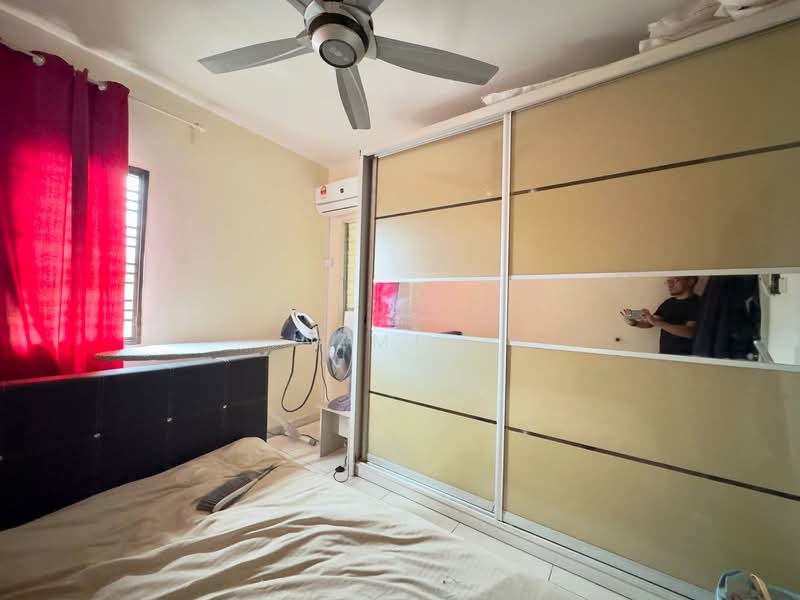 Apartment for Sale at Lakeview Apartments - Azmi . - Bedroom - PropertyGuru.com.my