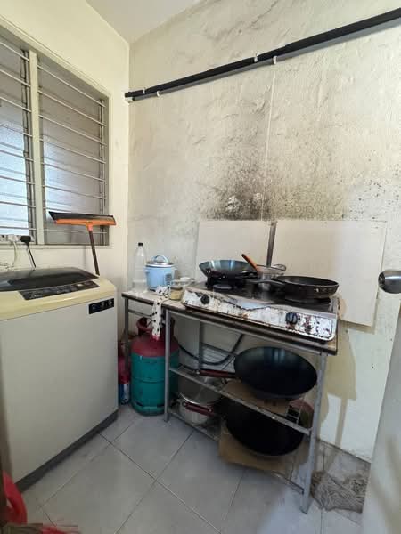 Apartment for Sale at Lakeview Apartments - Azmi . - PropertyGuru.com.my