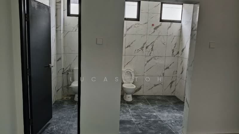 Factory for Rent in Bandar Puncak Alam (Puncak Alam) - Lucas Toh - Bathroom - PropertyGuru.com.my