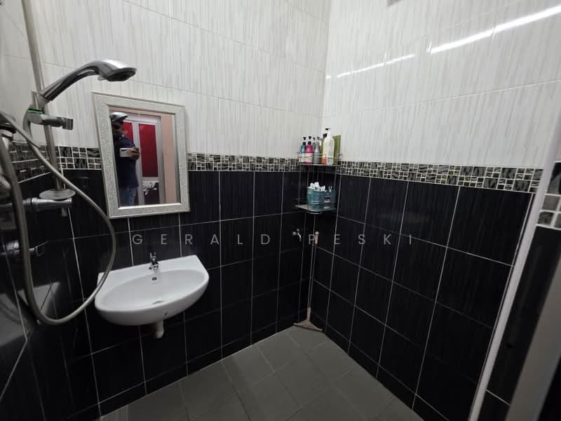 Semi-Detached House for Sale in Taman Penting (Nibong Tebal) - Gerald Peski - Bathroom - PropertyGuru.com.my