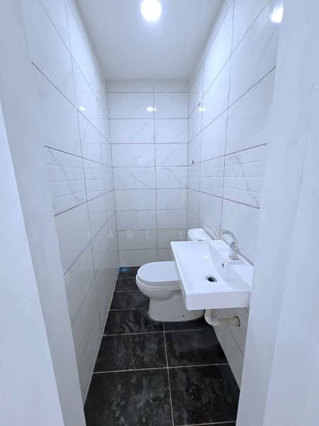 Rumah Teres 1 Tingkat untuk Dijual di Taman Ungku Tun Aminah (Skudai) - Karl Lim - Bathroom - PropertyGuru.com.my