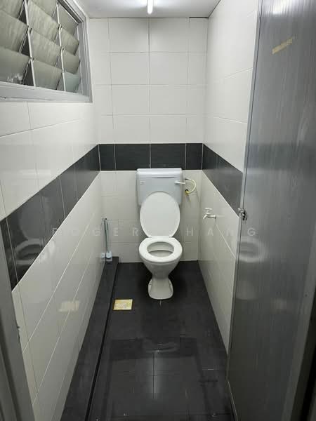 Shop for Sale in Klang (Selangor) - Roger Phang - Bathroom - PropertyGuru.com.my