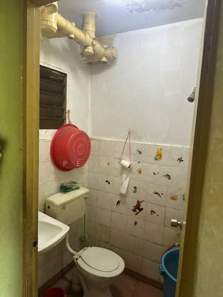 Apartment for Rent at Impian Apartment - PeiGee . - Bathroom - PropertyGuru.com.my
