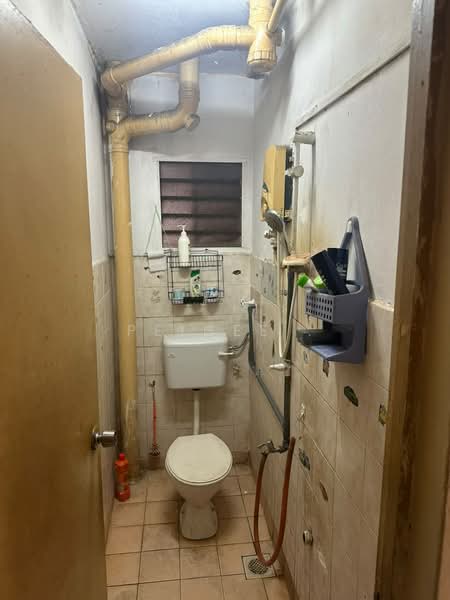 Apartment for Rent at Impian Apartment - PeiGee . - Bathroom - PropertyGuru.com.my