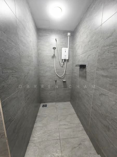 Servis Apartment untuk Disewa di Woodsbury Suites - Darren Cham - Bathroom - PropertyGuru.com.my