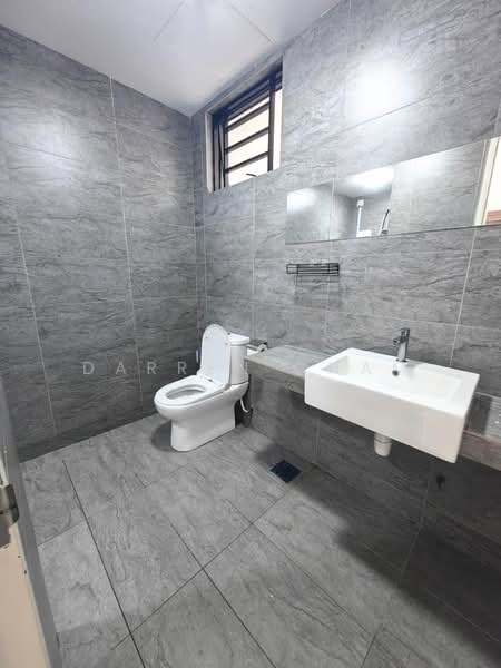 Servis Apartment untuk Disewa di Woodsbury Suites - Darren Cham - Bathroom - PropertyGuru.com.my