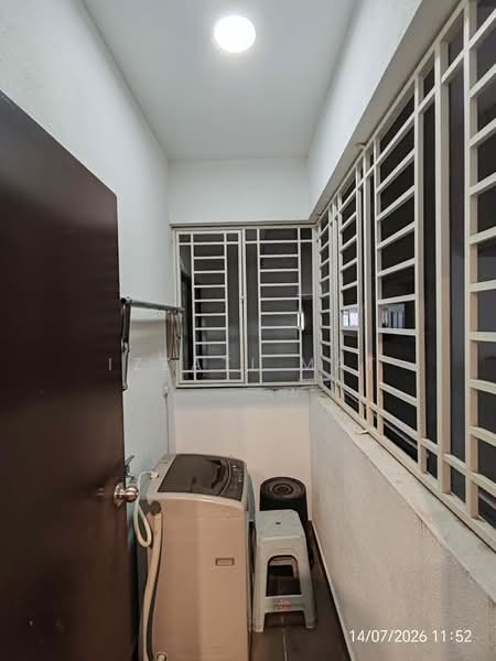 Kondominium untuk Dijual di Oasis 2 Residence - Izzati Mat - Balcony - PropertyGuru.com.my