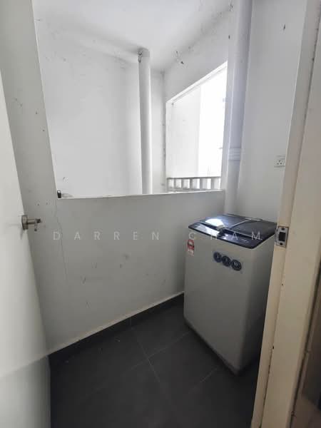 Servis Apartment untuk Dijual di Woodsbury Suites - Darren Cham - Balcony - PropertyGuru.com.my