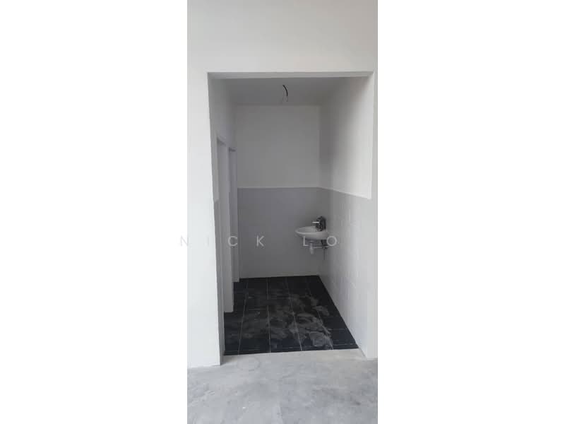 Shop for Rent in Taman Bukit Kaze (Ulu Tiram) - Nick Low - Bathroom - PropertyGuru.com.my