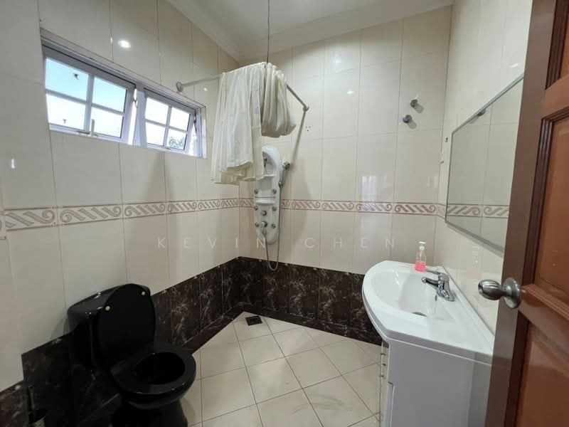 Rumah Banglo untuk Disewa di Country Heights (Kajang) - Kevin Chen - Bathroom - PropertyGuru.com.my