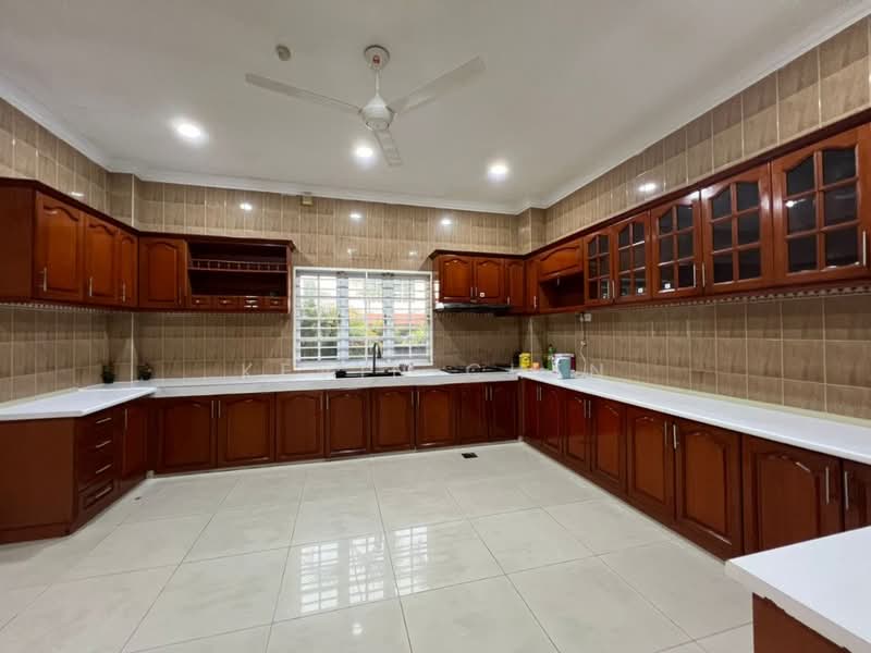 Rumah Banglo untuk Disewa di Country Heights (Kajang) - Kevin Chen - Kitchen - PropertyGuru.com.my