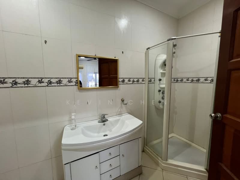Rumah Banglo untuk Disewa di Country Heights (Kajang) - Kevin Chen - Bathroom - PropertyGuru.com.my