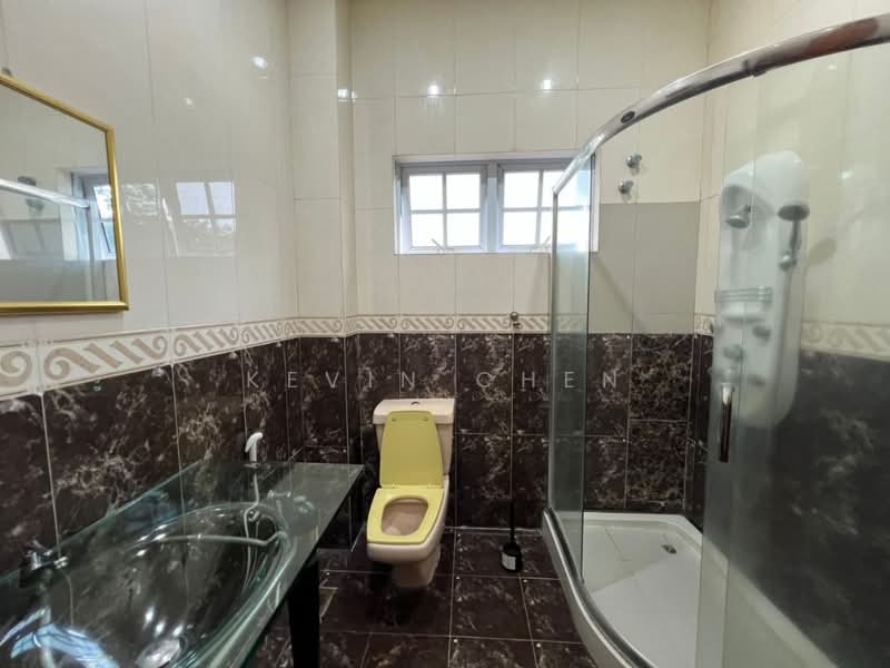 Rumah Banglo untuk Disewa di Country Heights (Kajang) - Kevin Chen - Bathroom - PropertyGuru.com.my