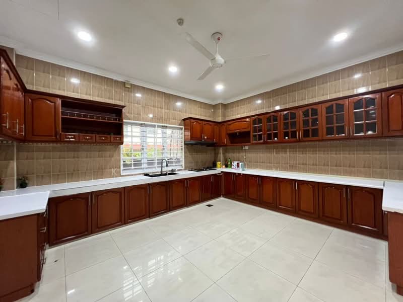 Rumah Banglo untuk Disewa di Country Heights (Kajang) - Kevin Chen - Kitchen - PropertyGuru.com.my