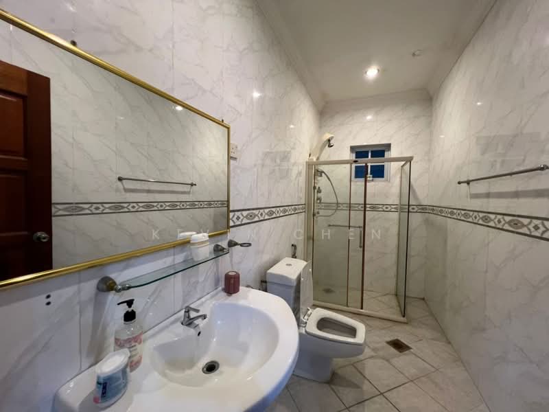 Rumah Banglo untuk Disewa di Country Heights (Kajang) - Kevin Chen - Bathroom - PropertyGuru.com.my